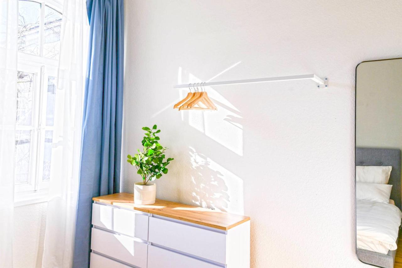 120Qm Denkmal Apartment In Krefeld Mit Stuck Und Balkon - Beuys Apartments - 크레펠트 외부 사진